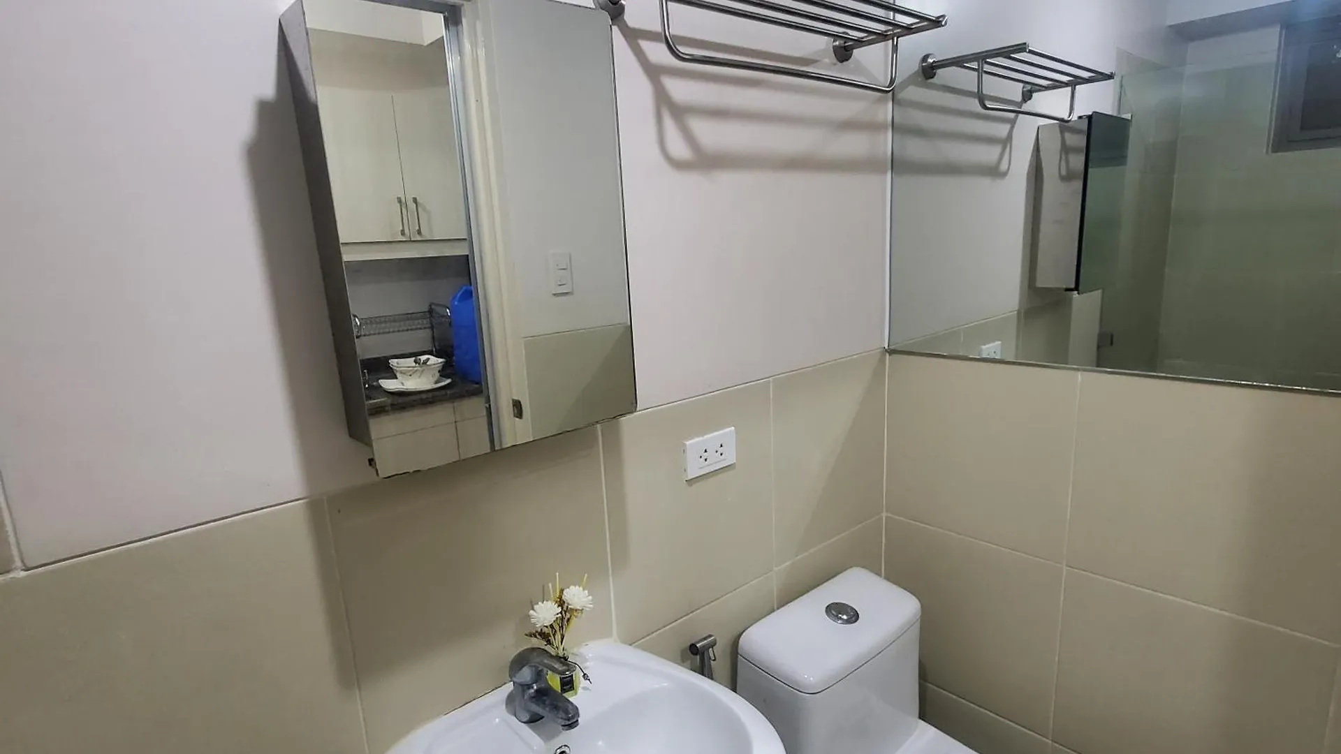 The Layover Queen Br Near Naia T3 Apartment Manila